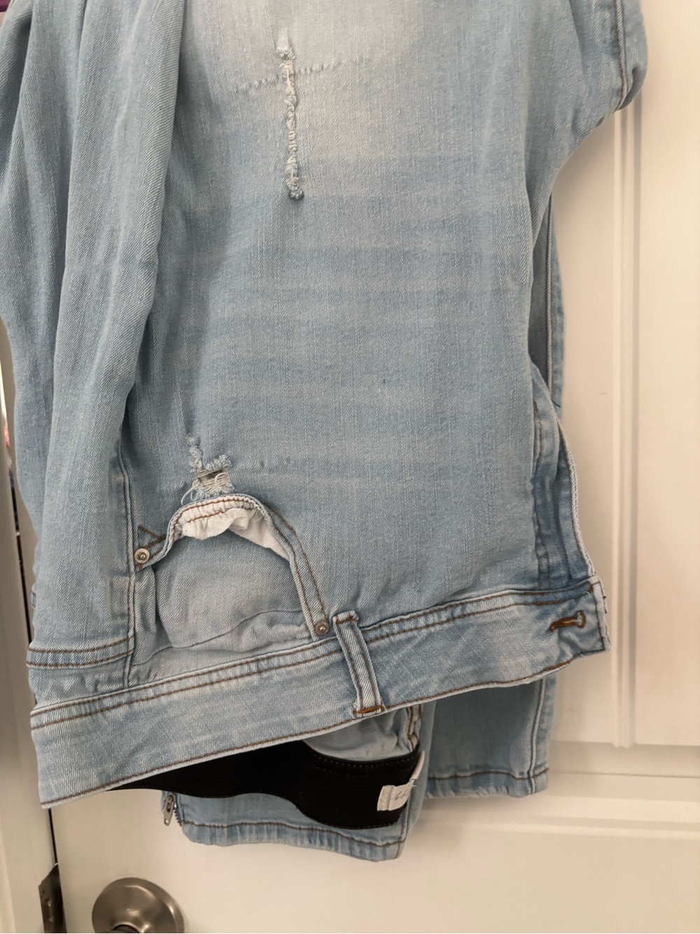 Women's Light Blue Distressed Cropped Jeans